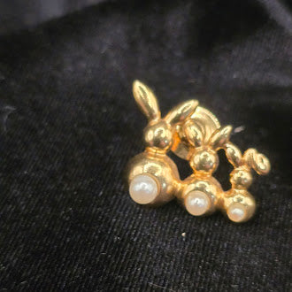 Avon Gold Tone Bunny Family Brooch With Faux Pearl Accents