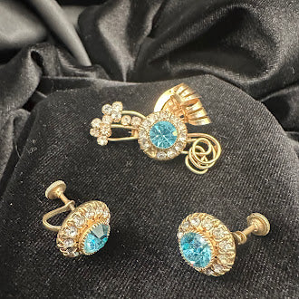 Vintage Blue Rhinestone Brooch and Screw Back Earrings Set Gold Tone Matching Demi Parure