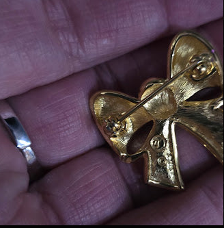 Swarovski Crystal Gold Tone Bow Brooch Pavé Ribbon Pin Elegant Designer Jewelry