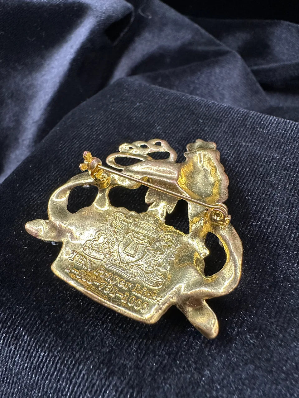 Gold Tone Lion Crown Brooch