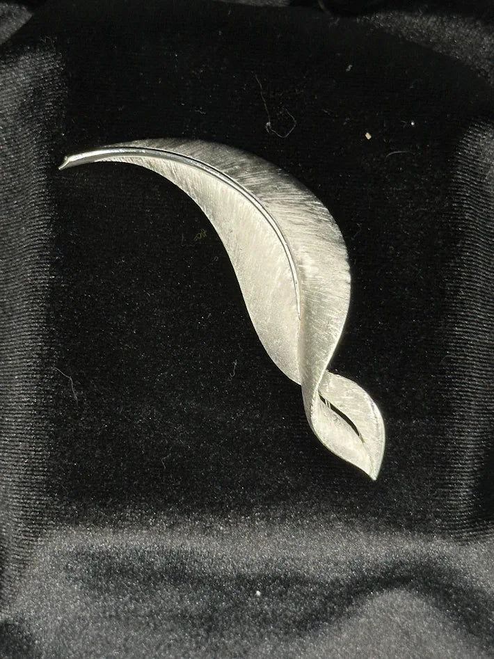 Vintage Trifari Silver Tone Leaf Brooch Brushed Metal Modernist Minimalist Pin Signed Classic Elegant Jewelry