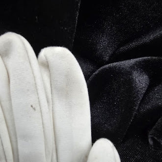 Vintage white long ruched dress gloves opera style ladies gloves size 6 1/2
