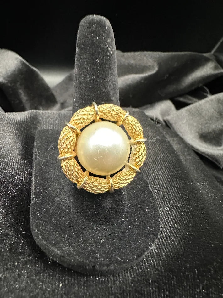 Vintage Coro Faux Pearl Ring Gold Tone Wreath Setting Statement Ring Size [Insert] Classic Designer