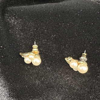 Gold Tone Faux Pearl Cluster Stud Earrings Leaf Accent Vintage Inspired Elegant Jewelry