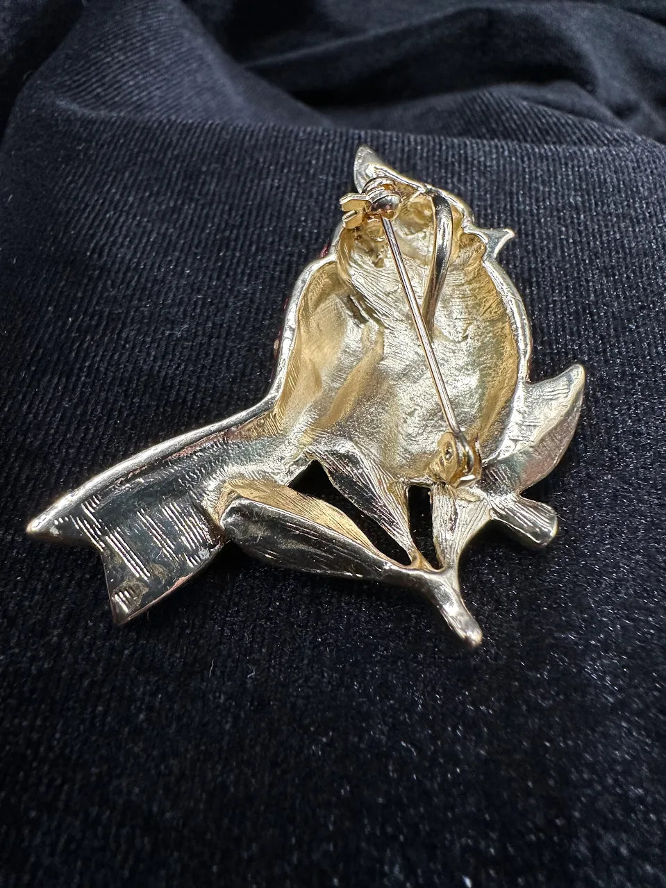 Adorable Gold Tone Red Crystal Cardinal Bird Brooch