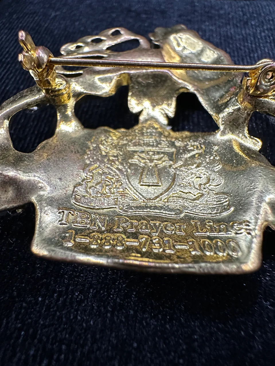 Gold Tone Lion Crown Brooch