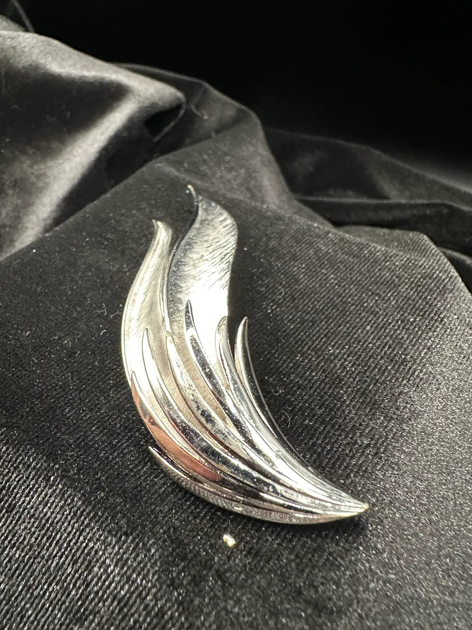 Crown Trifari silver tone feather leaf brooch