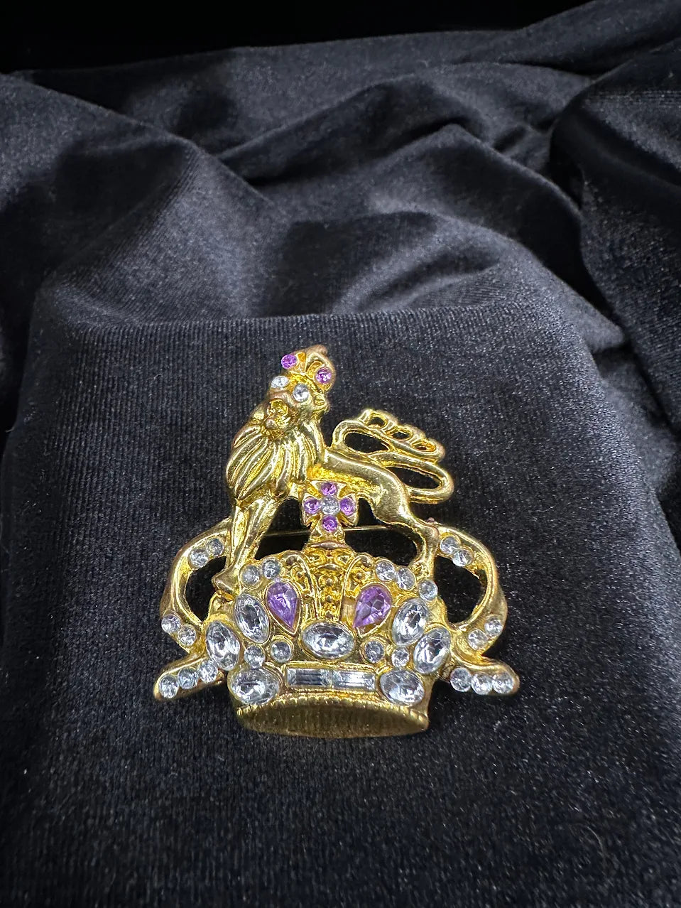 Gold Tone Lion Crown Brooch