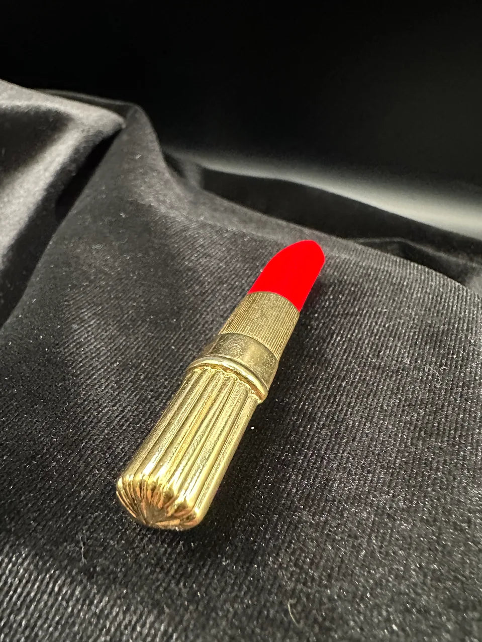 Piscitelli Gold Tone Red Lipstick Brooch
