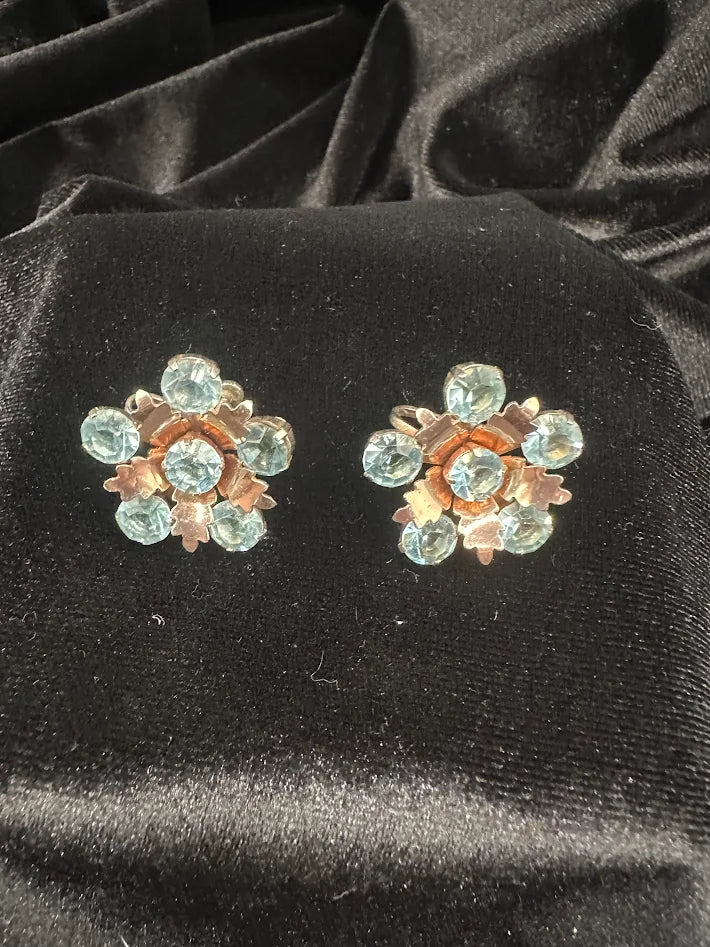 Gold Tone Blue Crystal Floral Cluster Screw Back Earrings Vintage Rhinestone Flower Statement Jewelry