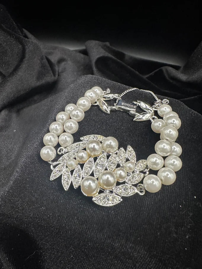 Simons Pearl Style Double Strand Necklace Silver Tone Leaf Pendant