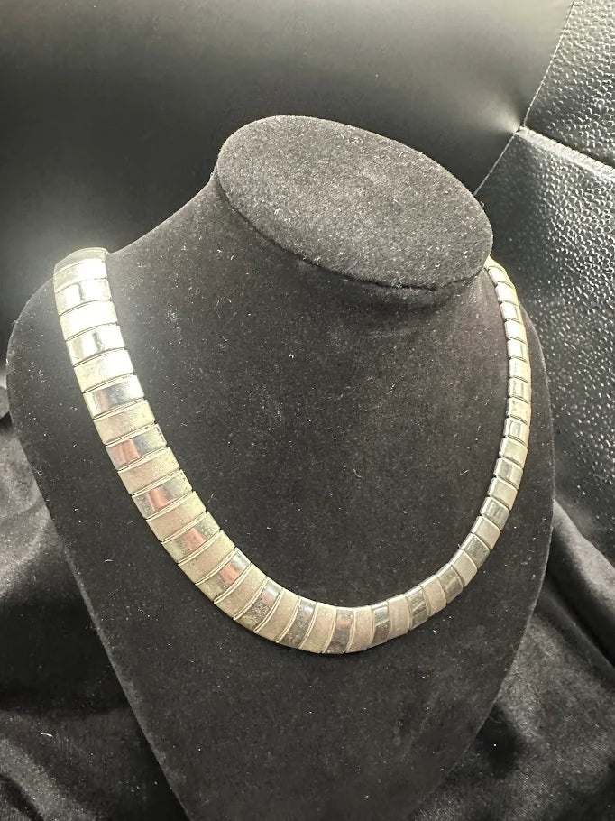 Silver tone segmented collar necklace