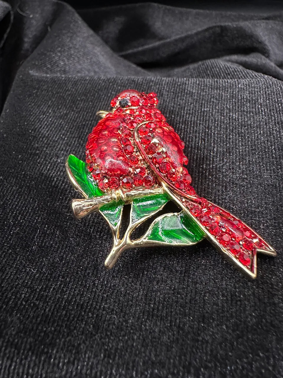 Adorable Gold Tone Red Crystal Cardinal Bird Brooch