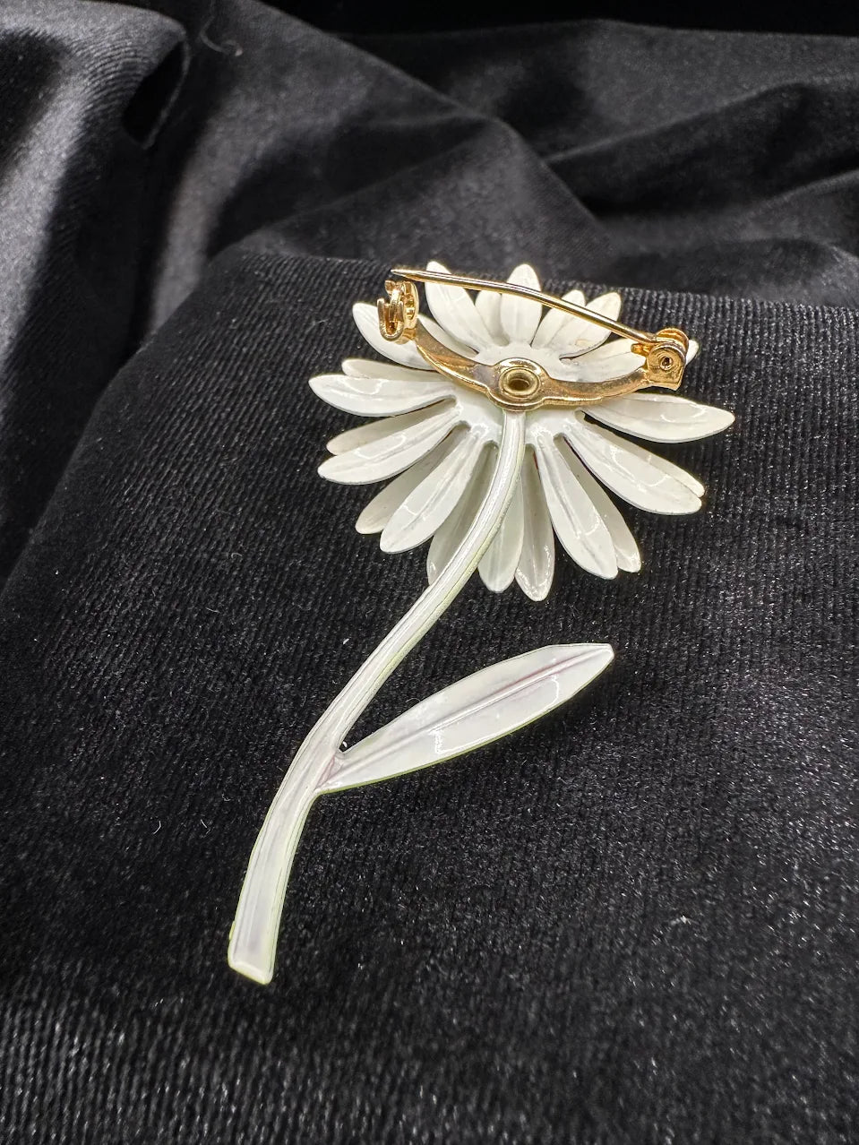 White Daisy Flower Brooch